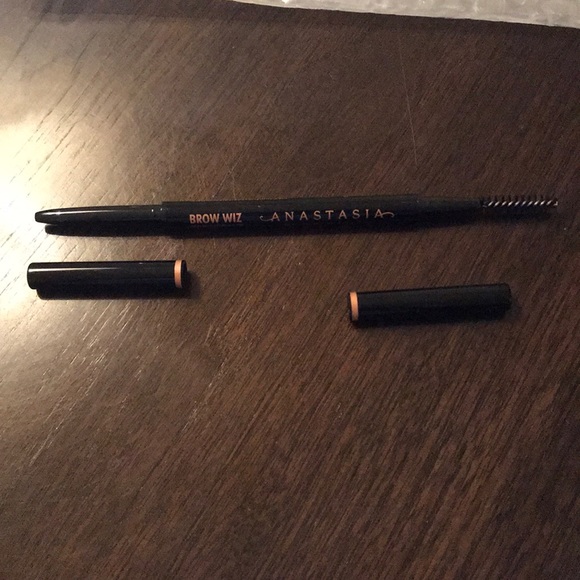 New Anastasia brow wiz in Caramel! - Picture 4 of 4